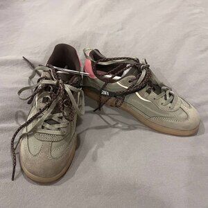 NWT Zara CONTRAST TRAINERS in khaki green (Trend 2026)